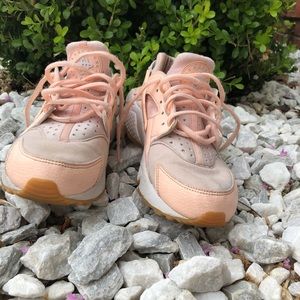 Blush pink nike huaraches!
